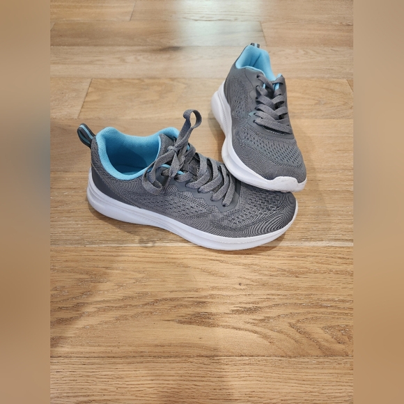 ATHLETIC WORKS | NWOT Memory Foam sneakers - Picture 1 of 7